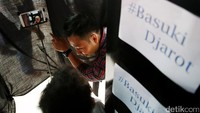 Di bilik tersebut simpatisan, relawan dan pendukung Ahok memberi testimoni soal Ahok.