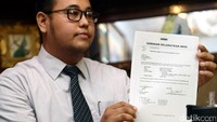 Tim kuasa hukum Rachmawati menunjukan surat pemberitahuan demo yang rencanaya dilakukan 2 Desember lalu. Demo itu meminta mengembalikan, Undang-undang dasar 1945 ke bentuk yang asli.