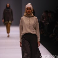 Koleksi brand Kami Idea kini mengusung tema Sadu di Jakarta Fashion Week 2017. Senayan City. Jakarta. [Foto: Mohammad Abduh/Wolipop]