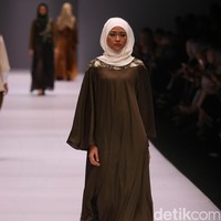Koleksi brand Kami Idea kini mengusung tema Sadu di Jakarta Fashion Week 2017. Senayan City. Jakarta. [Foto: Mohammad Abduh/Wolipop]