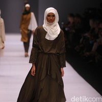 Koleksi brand Kami Idea kini mengusung tema Sadu di Jakarta Fashion Week 2017. Senayan City. Jakarta. [Foto: Mohammad Abduh/Wolipop]