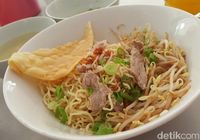 Makan Puas Nasi Kapau, Bakmi, hingga Sate Taichan yang Bikin Laper
