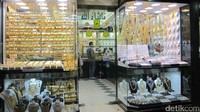 Gold Souq pun sudah terkenal sebagai destinasi favorit turis. Kualitas emas di sana bagus-bagus dan di beberapa toko harganya bisa ditawar. Gold Souq buka sampai pukul 22.00 malam waktu setempat dan kebanyakan penjajanya berasal dari India serta Pakistan (Afif/detikTravel)