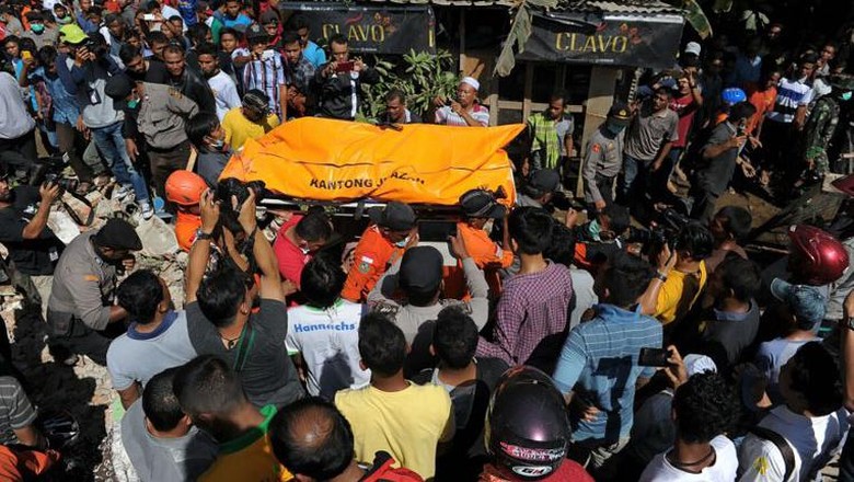 Kemensos Kucurkan Bantuan Hingga Rp 2 M untuk Korban Gempa Aceh Kemensos Kucurkan Bantuan Hingga Rp 2 M untuk Korban Gempa Aceh