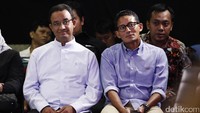 Calon gubernur dan wakil gubernur DKI Jakarta nomor urut 3, Anies Rasyid Baswedan dan Sandiaga Salahudin saat hadiri acara Blak-blakan di markas detikcom, Jakarta, Rabu (7/12/2016).