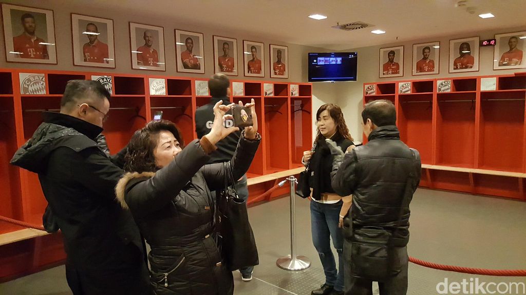 Tur stadion Allianz Arena, kandang Bayern Munich di Kota Munich