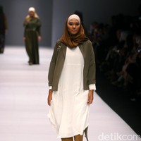 Koleksi brand Kami Idea kini mengusung tema Sadu di Jakarta Fashion Week 2017. Senayan City. Jakarta. [Foto: Mohammad Abduh/Wolipop]