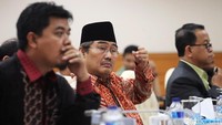 Jimly Asshiddiqie mengusulkan penguatan Badan Pengawas Pemilu (Bawaslu) untuk mempunyai legal standing untuk mengajukan pembubaran partai politik.