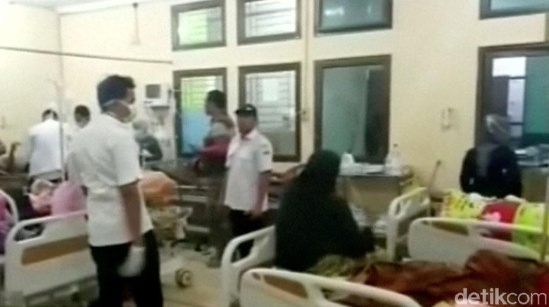 Korban Luka Gempa Pidie Jaya Mencapai 500 Orang, Dirawat di RS Chik Ditiro Korban Luka Gempa Pidie Jaya Mencapai 500 Orang, Dirawat di RS Chik Ditiro