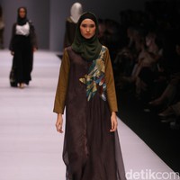 Koleksi brand Kami Idea kini mengusung tema Sadu di Jakarta Fashion Week 2017. Senayan City. Jakarta. [Foto: Mohammad Abduh/Wolipop]