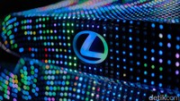 Sebuah mobil dengan visual mencolok seperti LIT IS memerlukan debut dramatis. Sebuah video musik adalah tempat yang sempurna untuk meluncurkan LIT IS dan bekerja bersama Dua Lipa membantu menghadirkan konsep ke kehidupan, kata General Manager of Product and Consumer Marketing Lexus, Brian Bolain.