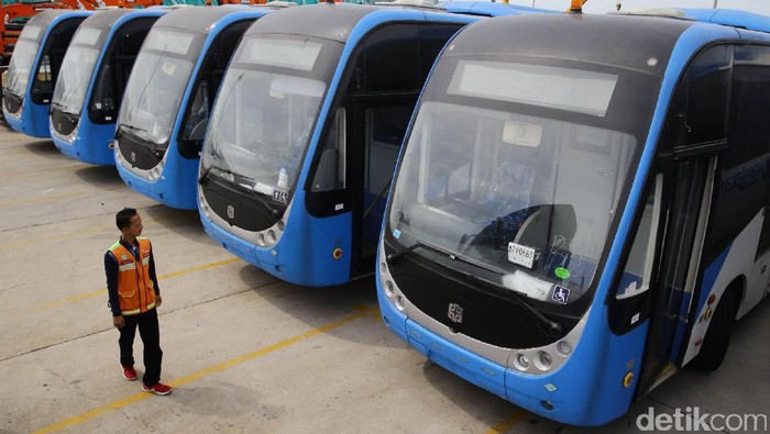 Bus TransJakarta merek Zhongtong datang lagi ke Jakarta. Sebanyak 23 bus buatan pabrikan China itu terparkir di Pelabuhan Tanjung Priok.