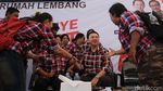 Ahok Sapa Pendukung di Rumah Lembang
