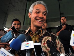 Bahas Pabrik Semen, Ganjar dan Bupati Rembang Bertemu KSP di Istana