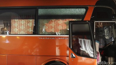Dilempari Batu Oleh Suporter Vietnam, Begini Kondisi Bus Timnas Garuda