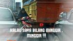 Meme Kocak Ibu-ibu yang Naik Motor