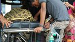 Tangis Keluarga Korban Tewas Gempa Aceh