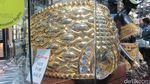 Foto Cincin Emas Terbesar & Terberat Sedunia di Dubai