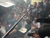 Saat Agus Yudhoyono Dialog dengan Warga Sambil Makan Kerak Telor