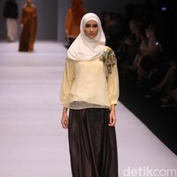 Koleksi brand Kami Idea kini mengusung tema Sadu di Jakarta Fashion Week 2017. Senayan City. Jakarta. [Foto: Mohammad Abduh/Wolipop]