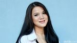 Bergaya Kasual saat Hamil Besar, Alice Norin Tetap Kece