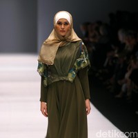 Koleksi brand Kami Idea kini mengusung tema Sadu di Jakarta Fashion Week 2017. Senayan City. Jakarta. [Foto: Mohammad Abduh/Wolipop]