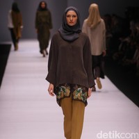Koleksi brand Kami Idea kini mengusung tema Sadu di Jakarta Fashion Week 2017. Senayan City. Jakarta. [Foto: Mohammad Abduh/Wolipop]