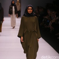 Koleksi brand Kami Idea kini mengusung tema Sadu di Jakarta Fashion Week 2017. Senayan City. Jakarta. [Foto: Mohammad Abduh/Wolipop]
