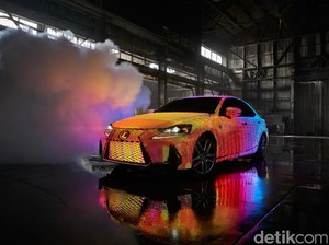 Keren! Dipenuhi 40.000 LED, Warna Bodi Lexus IS Ini Bisa Berubah