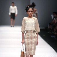 Koleksi Musa Widyatmodjo dengan mengusung tema Nasionalista di Jakarta Fashion Week 2017. Senayan City. Jakarta. [Foto: Mohammad Abduh/Wolipop]