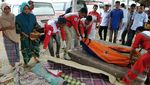 Tangis Keluarga Korban Tewas Gempa Aceh