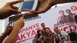 Ahok Sapa Pendukung di Rumah Lembang