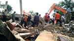 Pencarian Korban Gempa di Aceh