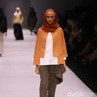Koleksi brand Kami Idea kini mengusung tema Sadu di Jakarta Fashion Week 2017. Senayan City. Jakarta. [Foto: Mohammad Abduh/Wolipop]
