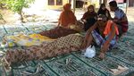Korban Gempa Aceh Dirawat di Tenda Darurat