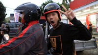 Mereka menyambangi 50 titik tersebut menggunakan sepeda motor. (Dok. Musica Studio)