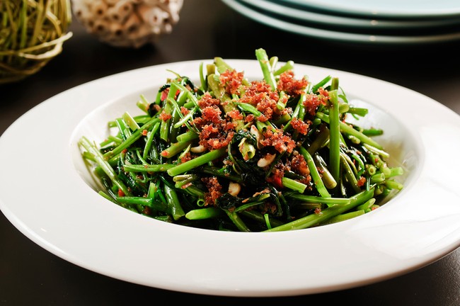 Kalau Mau yang Praktis Bisa Masak Tumis Kangkung dan Sawi Jamur Buat Makan Siang