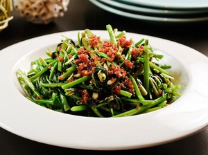 Kalau Mau yang Praktis Bisa Masak Tumis Kangkung dan Sawi Jamur Buat Makan Siang
