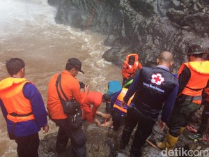 Remaja yang Tenggelam di Air Terjun Brebes Berhasil Ditemukan