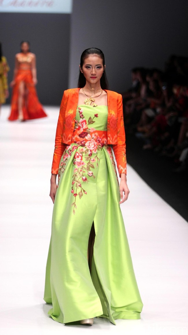 Koleksi Rudy Chandra mengangkat tema Malegi di Jakarta Fashion Week 2017. Senayan City. Jakarta. [Foto: Mohammad Abduh/Wolipop]