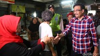 Djarot mengunjungi salah satu pasar di Kelurahan Kampung  Makasar.