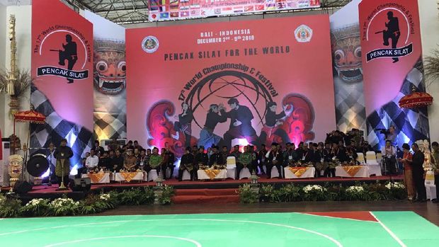 Keris Bersarung Emas dari Prabowo untuk 'The Great Warrior' Jokowi
