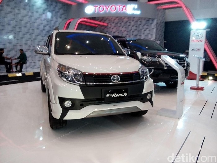 Diler Perang Diskon Harga Mobil