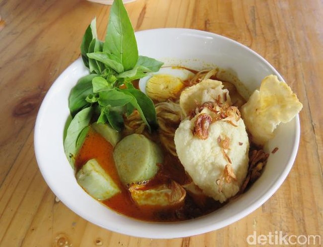 Sedang Ada di Kota Tangerang? Yuk, Jajan Nasi Kuning Komplet dan Es Alpukat yang Enak Ini