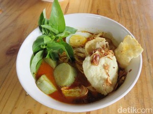 Sedang Ada di Kota Tangerang? Yuk, Jajan Nasi Kuning Komplet dan Es Alpukat yang Enak Ini