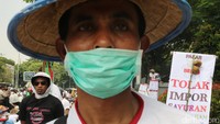 Tuntutan petani yakni menyetop impor kentang dan bahan pangan lainnya.