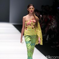 Koleksi Rudy Chandra mengangkat tema Malegi di Jakarta Fashion Week 2017. Senayan City. Jakarta. [Foto: Mohammad Abduh/Wolipop]