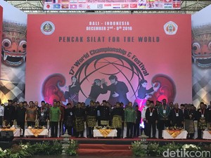 Prabowo Kukuhkan Jokowi Sebagai The Great Warrior of Pencak Silat