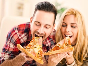 Selain Ngopi, Generasi Millenial Rupanya Juga Gemar Menyantap Pizza