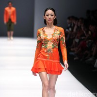 Koleksi Rudy Chandra mengangkat tema Malegi di Jakarta Fashion Week 2017. Senayan City. Jakarta. [Foto: Mohammad Abduh/Wolipop]